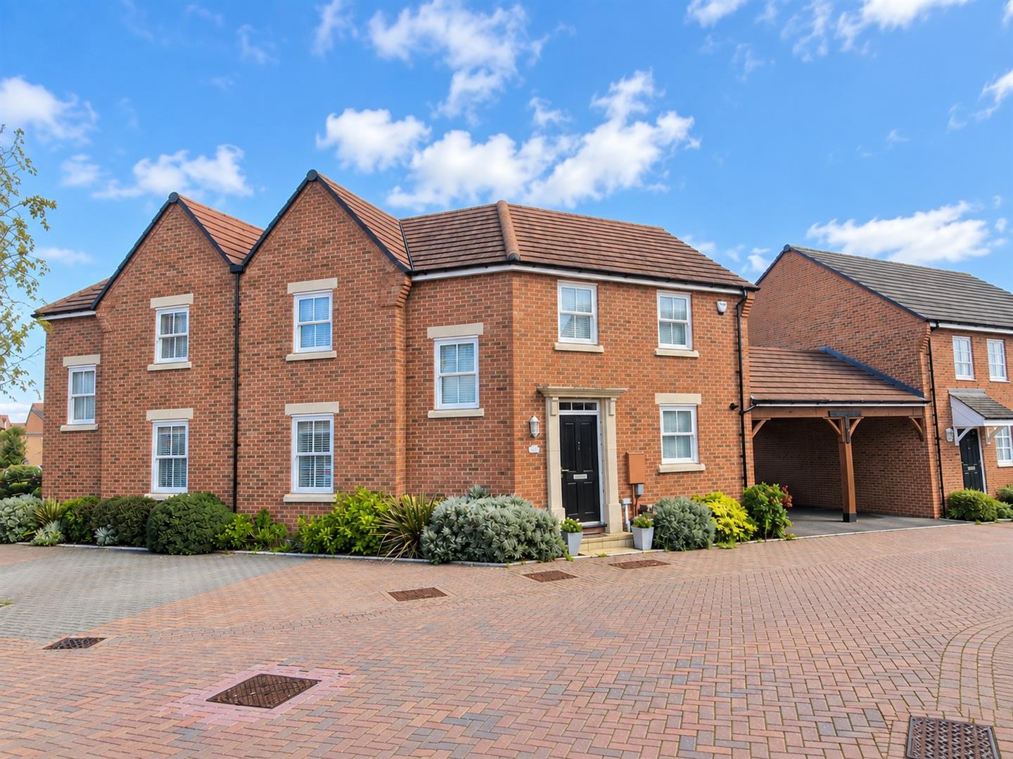 3 bed property in Croxden Gardens, Bedford